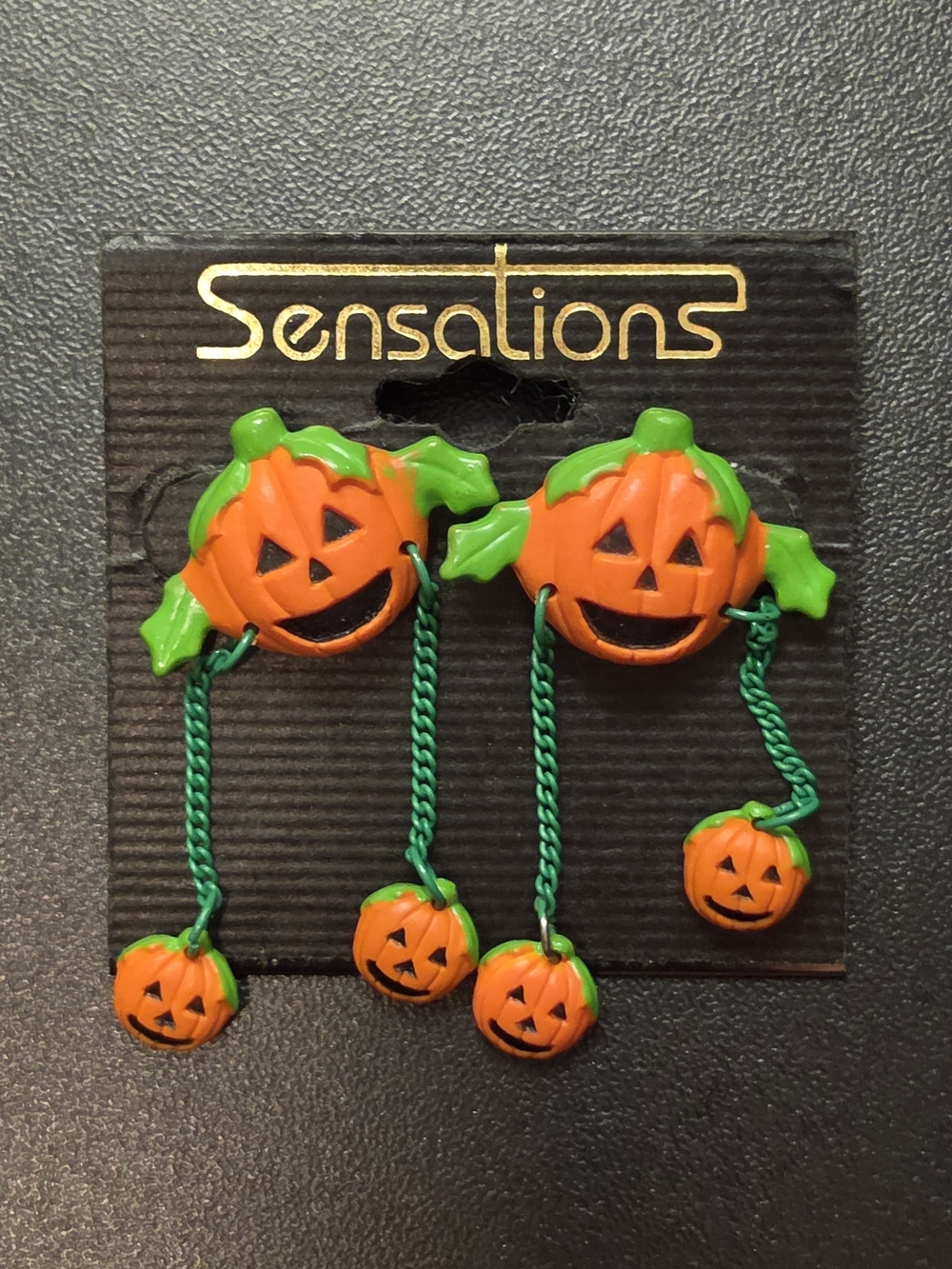 🎃 VINTAGE Sensations Halloween Pumpkin Dangle Earrings - NWT / New on Card! 🎃